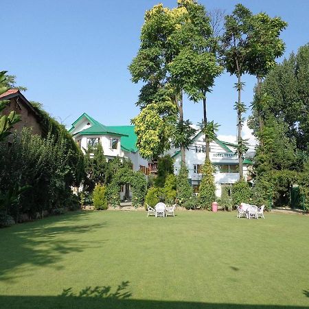 Hotel Mirage Srīnagar Exterior foto