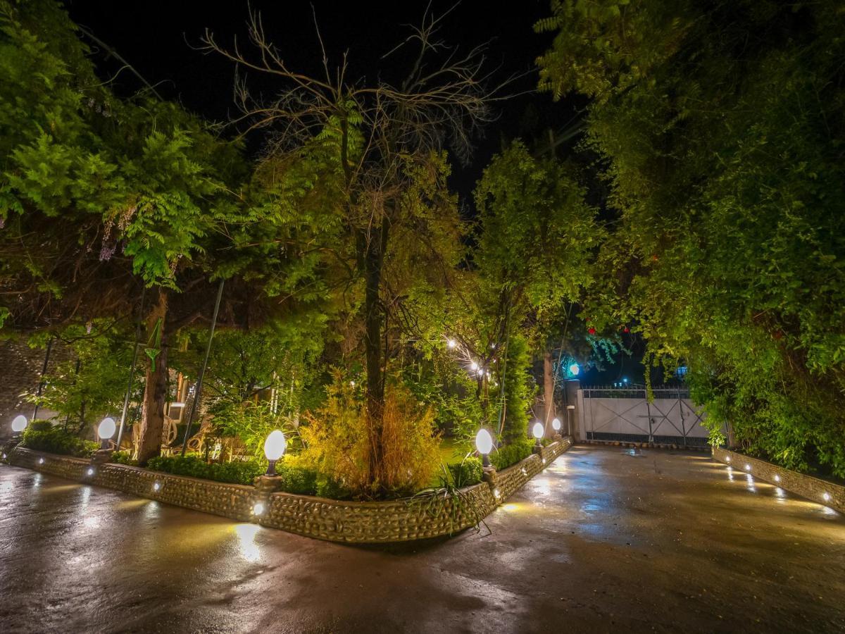 Hotel Mirage Srīnagar Exterior foto