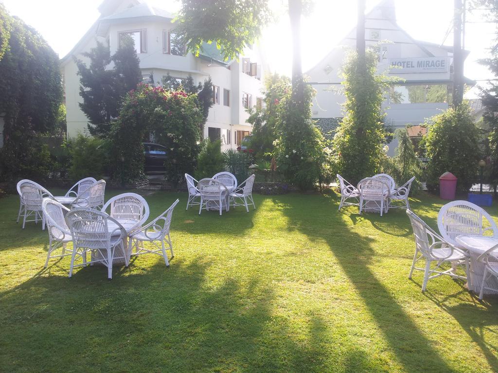 Hotel Mirage Srīnagar Exterior foto